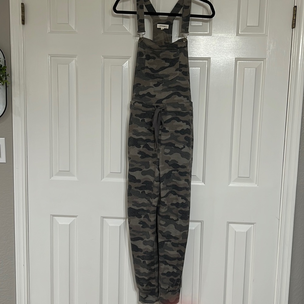 Ee:some size small green cameo overall